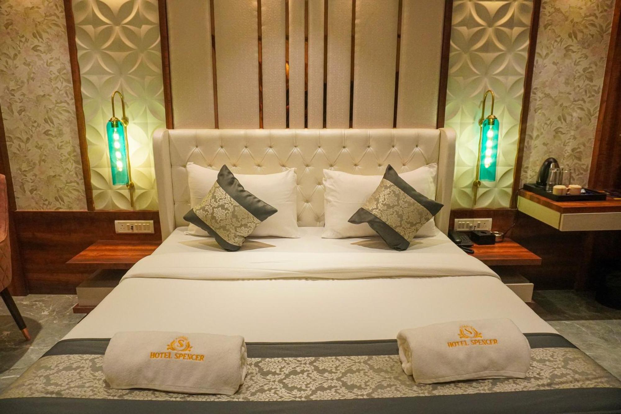 Hotel Spencer-Navi Mumbai Kültér fotó